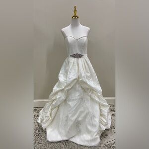 NWT Liz Fields Wedding Dress. Size 12